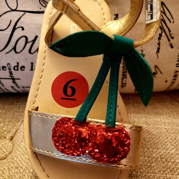 Sandals - Picture 3 of 3